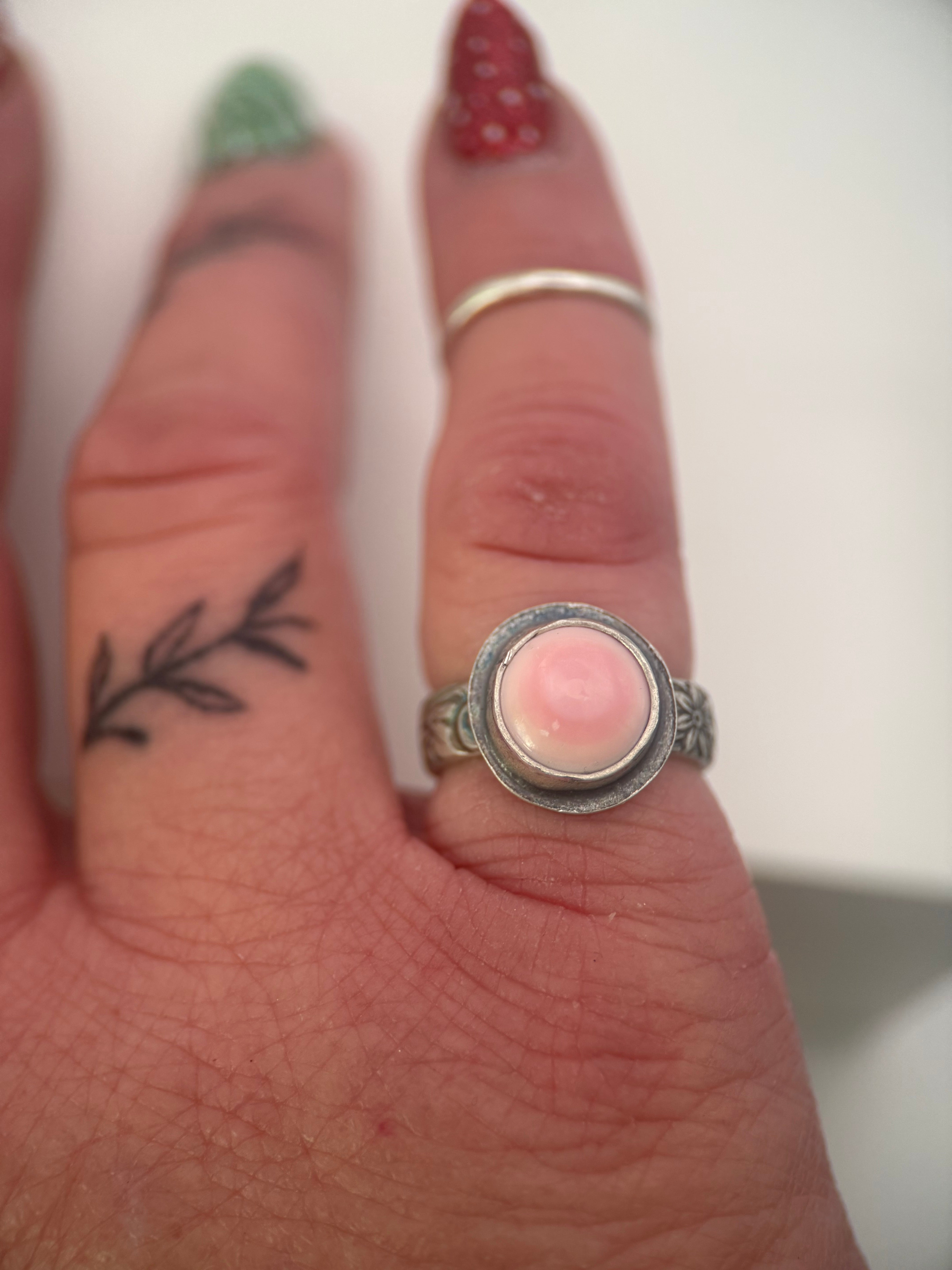 Queen Pink Conch Shell Silver Ring