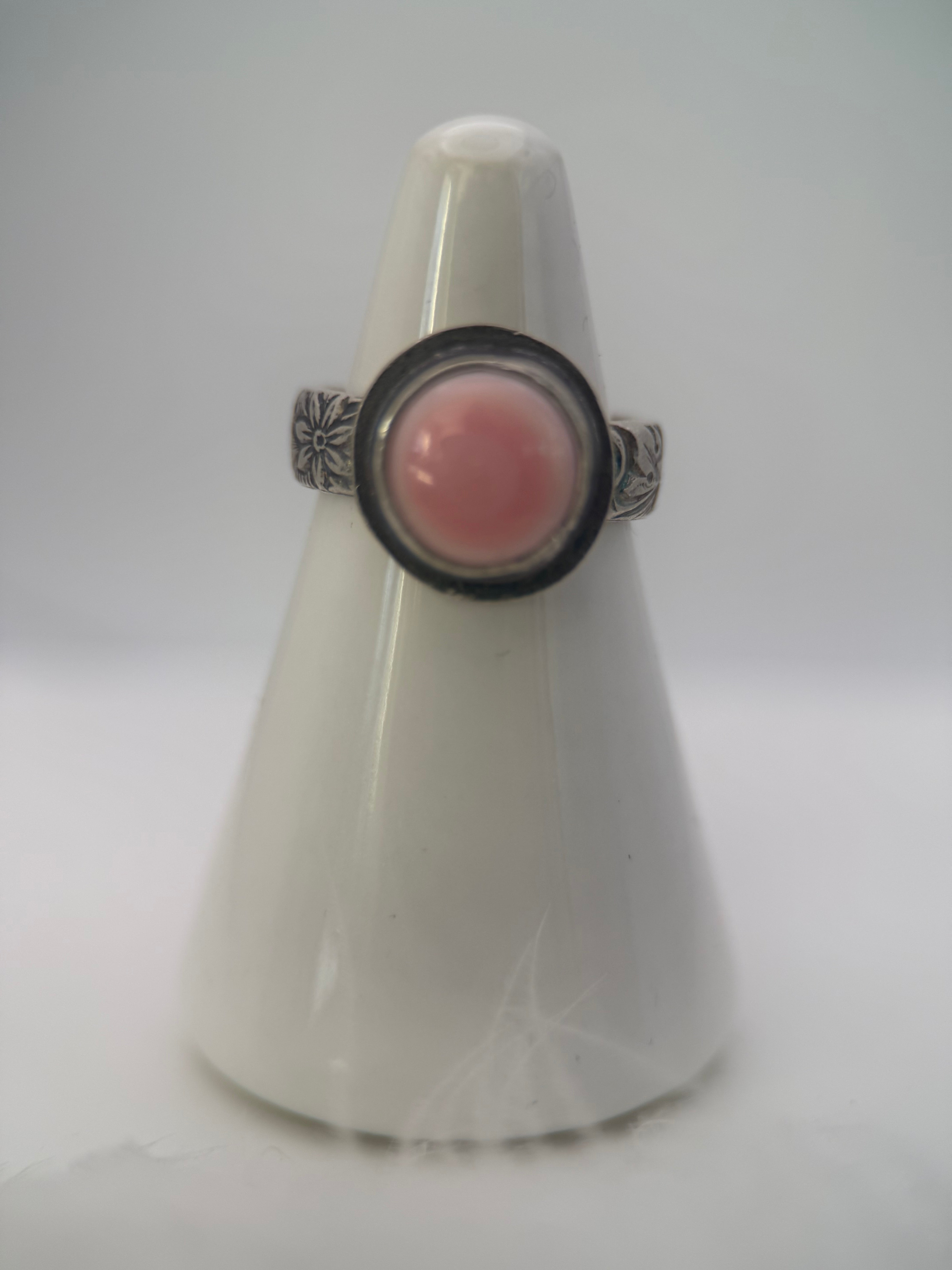 Queen Pink Conch Shell Silver Ring
